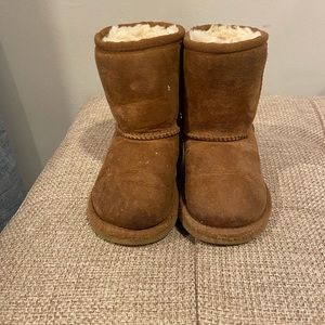Toddler size 7 UGGS Chesnut